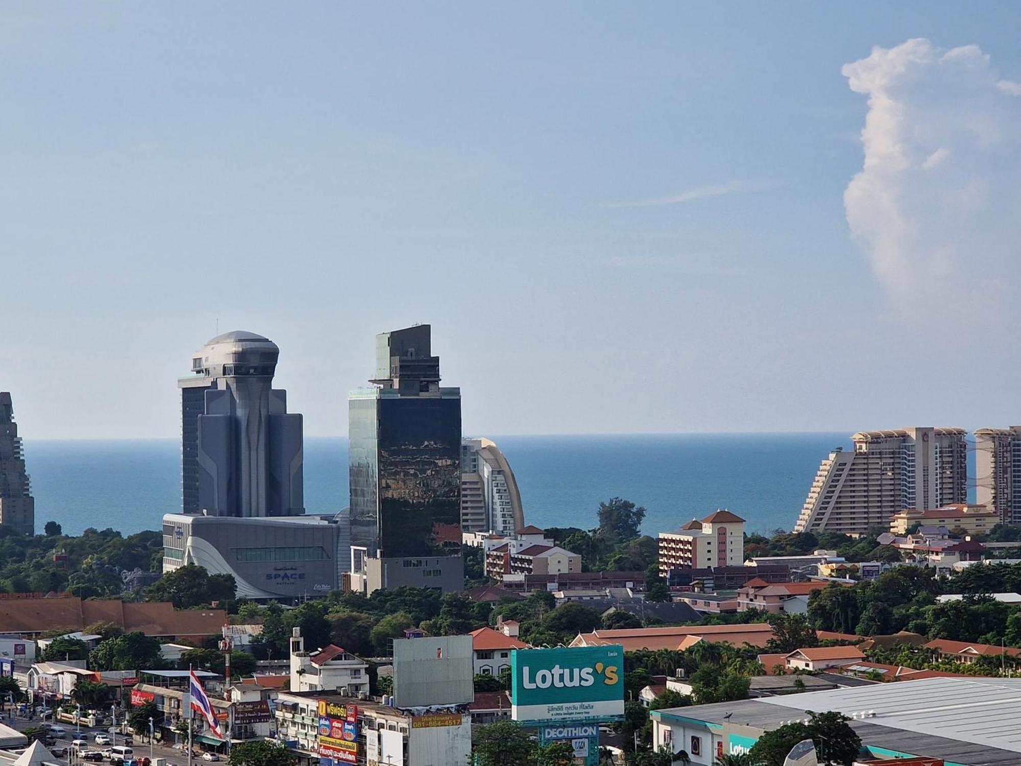 Once Seaview Aparthotel Pattaya