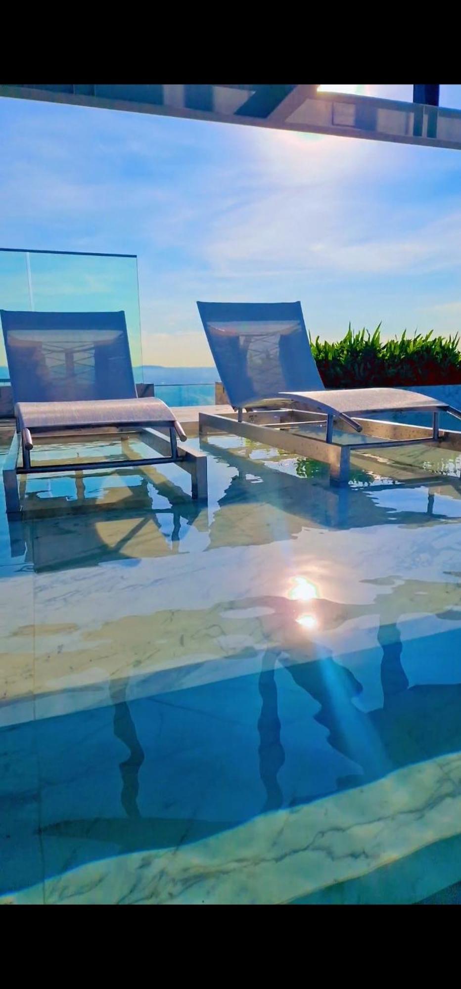 Once Seaview Aparthotel
